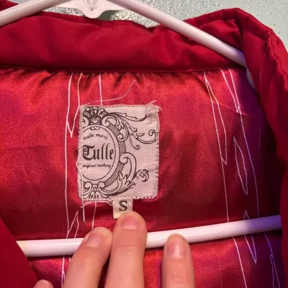 Tulle Women’s Red Cinched Waisted Quilted Vest Size Small - Picture 6 of 12